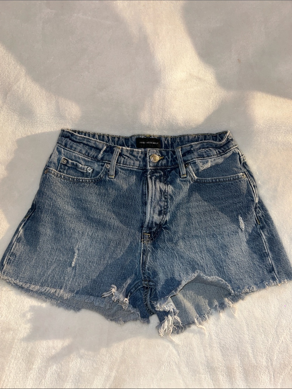 Frayed Hem Distressed Denim Shorts - Blue